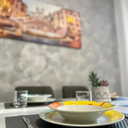 Апартаменты The King's House -